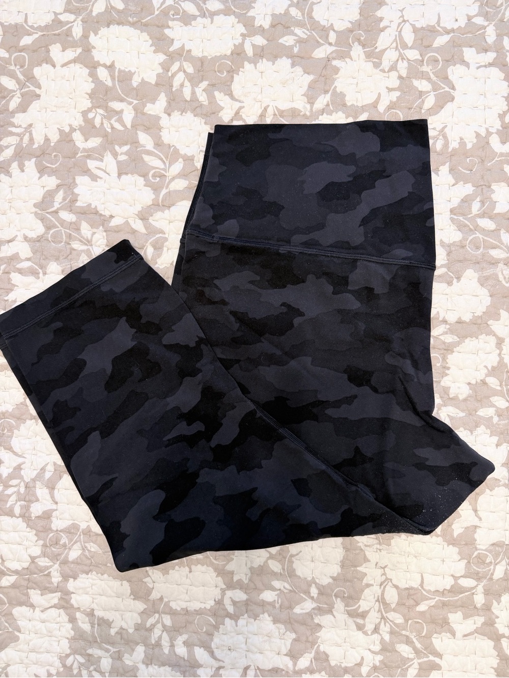 Lululemon Align High Rise Cropped Leggings - Deep Coal Camo - Sz. 20